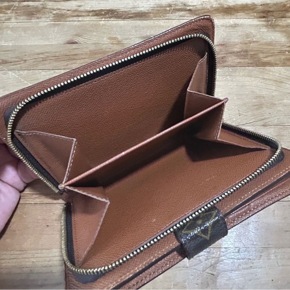 Vintage LV Mono Wallet Bifold Zippy - Picture 8 of 11